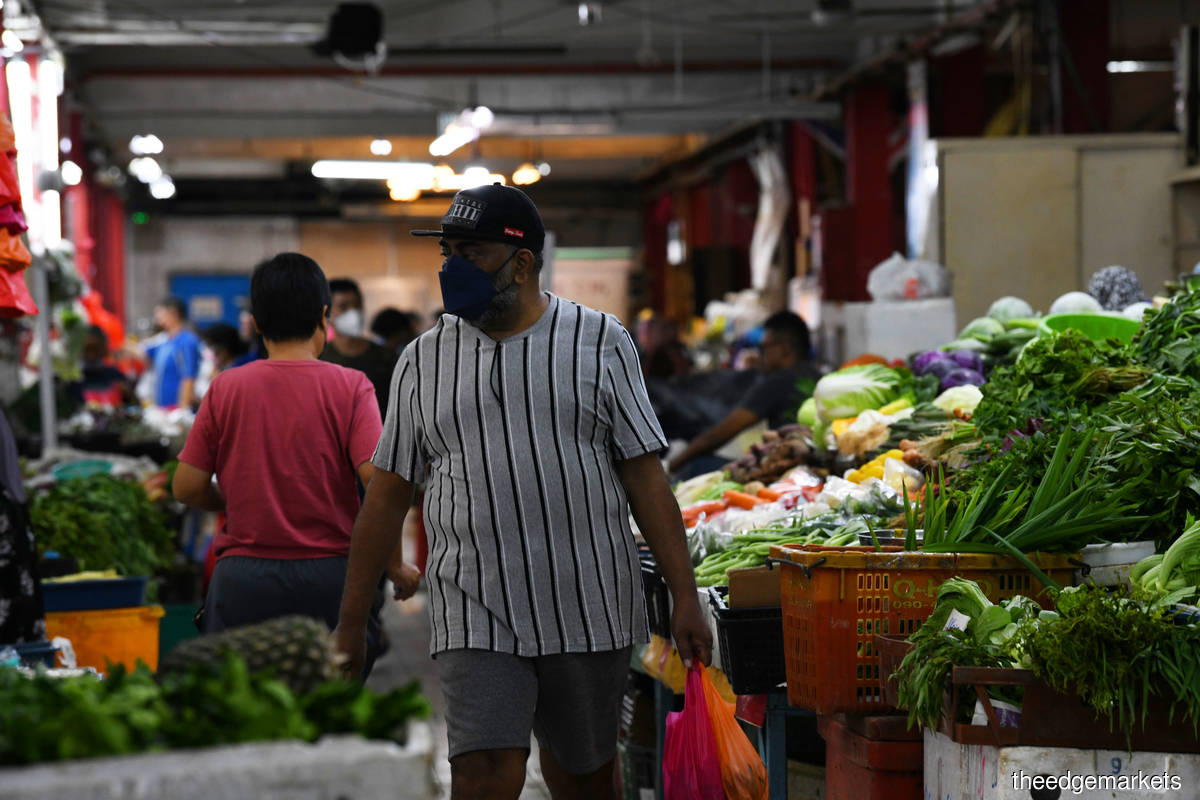 A wet market in Old Town, Petaling Jaya. (Photo by Low Yen Yeing/The Edge)